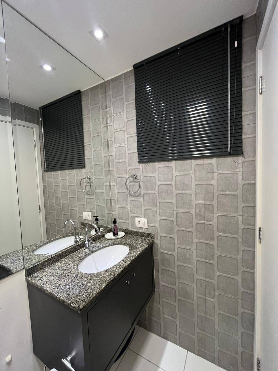 Apartamento à venda, Edifício Solar Mirador, 75m² úteis, 3 quartos (1 suíte), andar alto, sacada com churrasqueira - Aurora, Londrina, PR