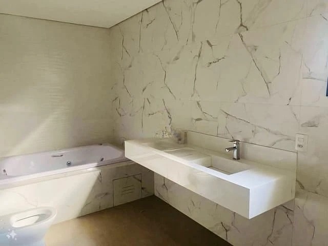 Sobrado à venda nunca habitado, Royal Forest, 280m² úteis, 4 suítes, piscina, pé direito alto -  Esperança, Londrina, PR