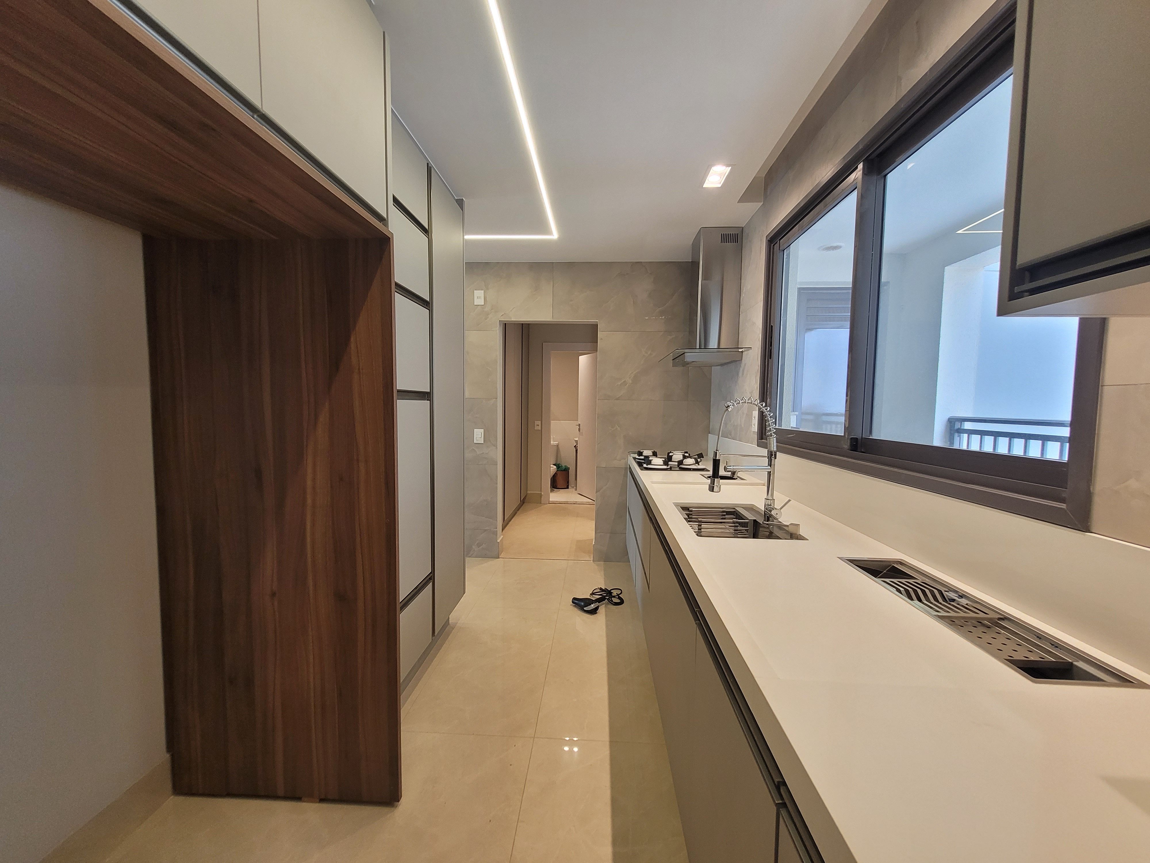 Apartamento a venda, Edifício Grand Palais, 216m² úteis, planejado, andar alto, Gleba Fazenda Palhano -Londrina, PR