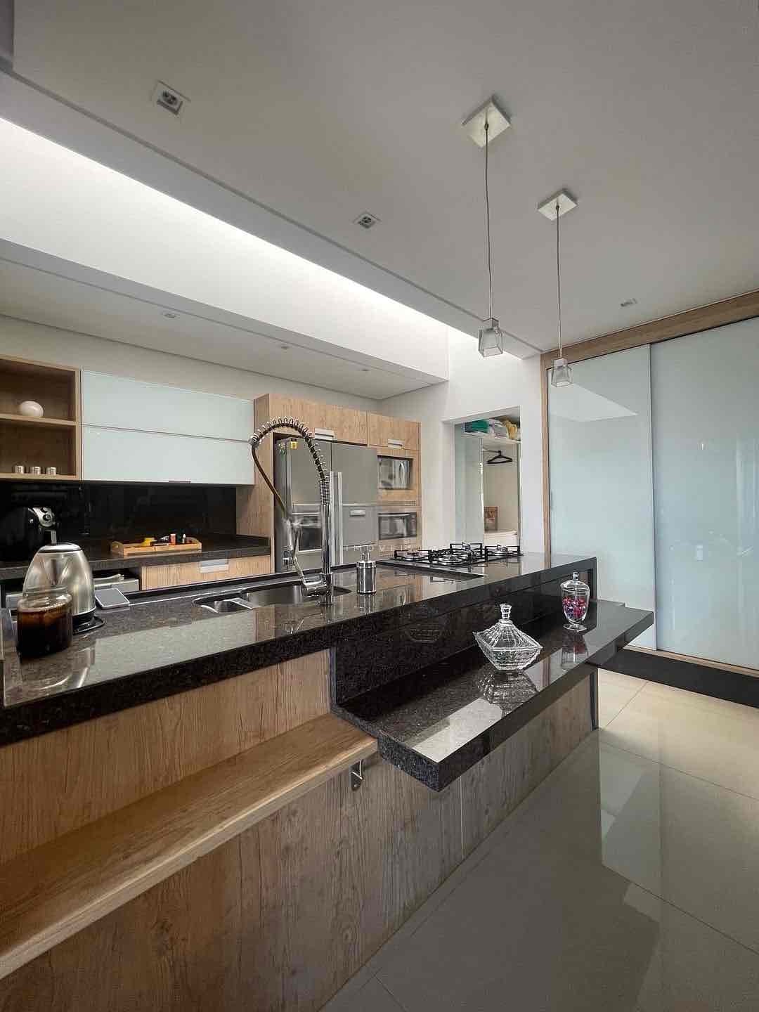 Casa à venda, Royal Forest, 300m² úteis, 3 suítes, aquecimento solar, piscina, quintal,  4 vagas -  Esperança Londrina, PR