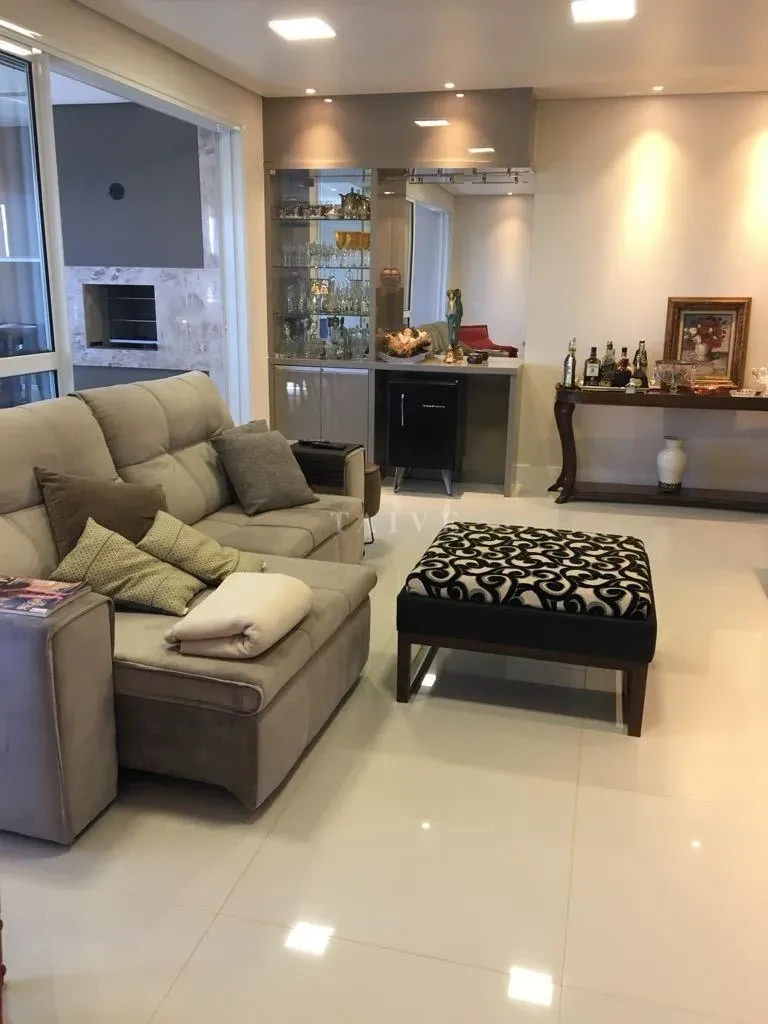 Locação Parc Güell, 3 suites, hidromassagem, vista lago igapó, planejado