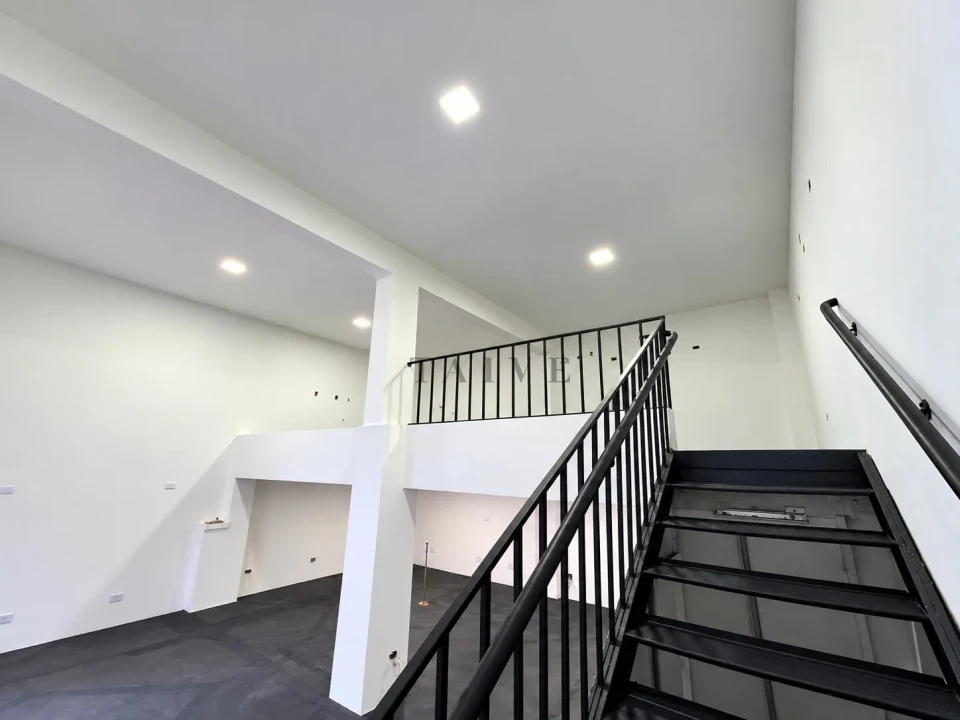 Sala comercial com 95 m² e mezanino para alugar na Av. Maringá, Londrina-Pr - foto 2