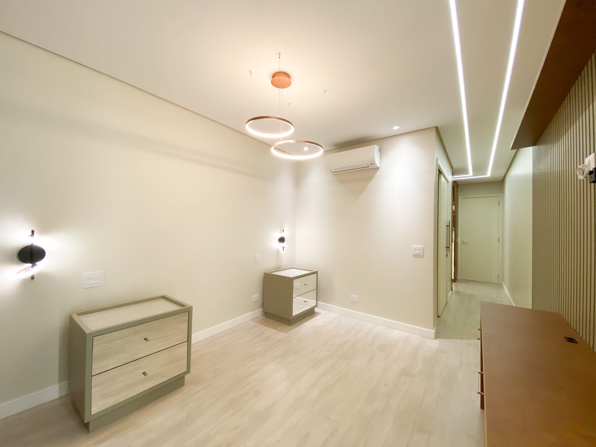 Sobrado à Venda, 302m² úteis,  3 suítes, decorado no Cond.Vivenda Vivendas do Arvoredo, Londrina, PR