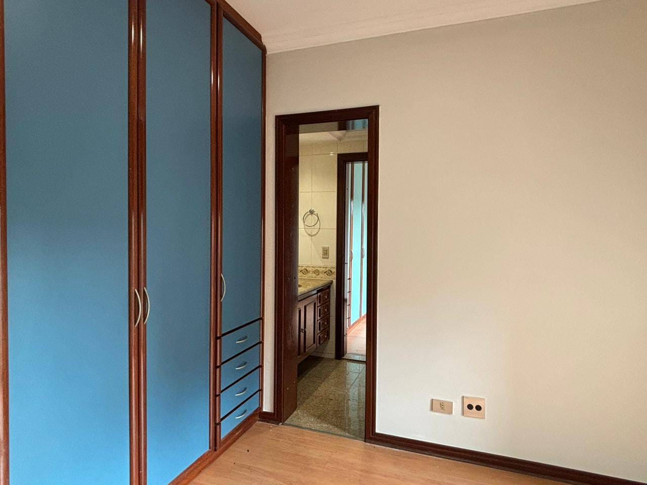 Apartamento à Venda,  260m² úteis, Edifício London Lake, 04 suítes, vista para lago 3 vagas - Caiçaras, Londrina, PR
