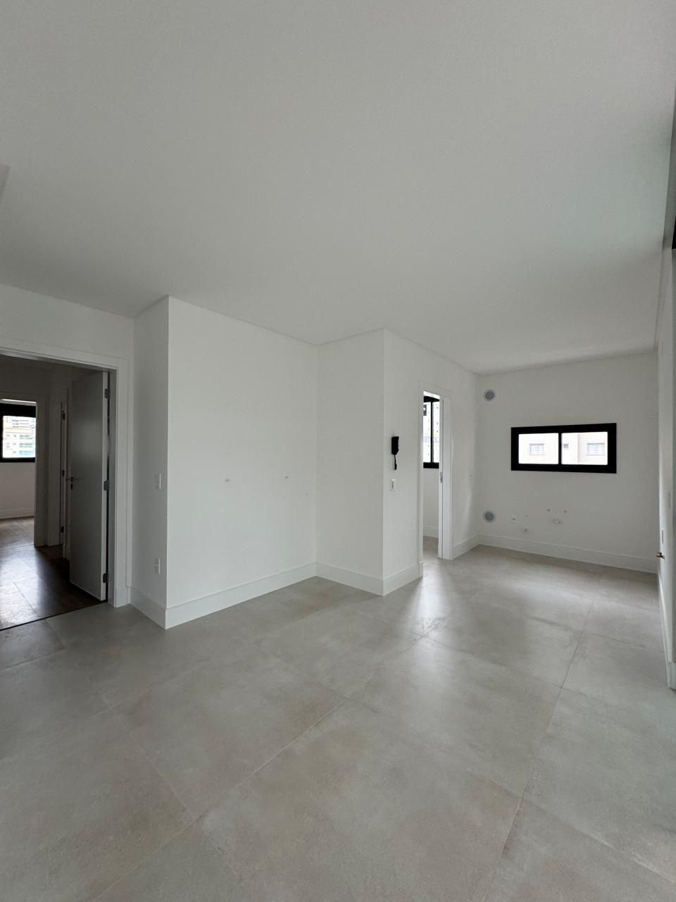 Apartamento novo à venda, 400m² da praia, Edifício Fiori Del Mare Residenziale, 3 suítes, 2 vagas de garagem, Itapema/SC.