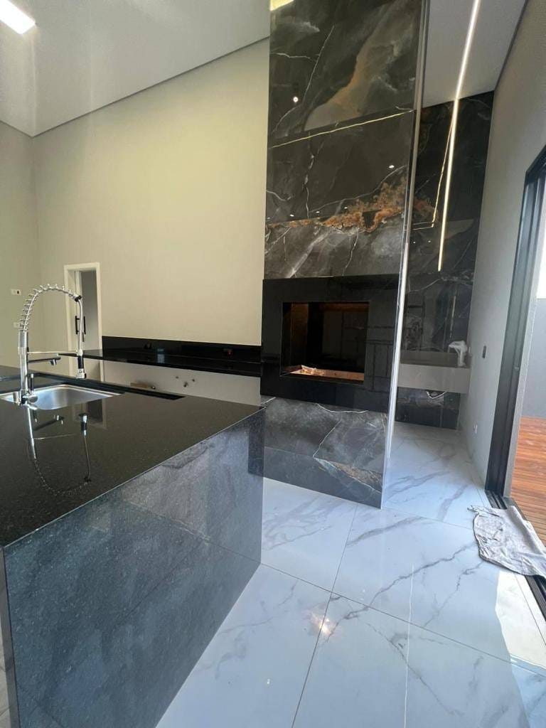 Casa à 173m² venda/3 suítes (sendo 1 master com closet)Piscina/4 vagas - Condomínio Legend Santa Rosa, Londrina, PR