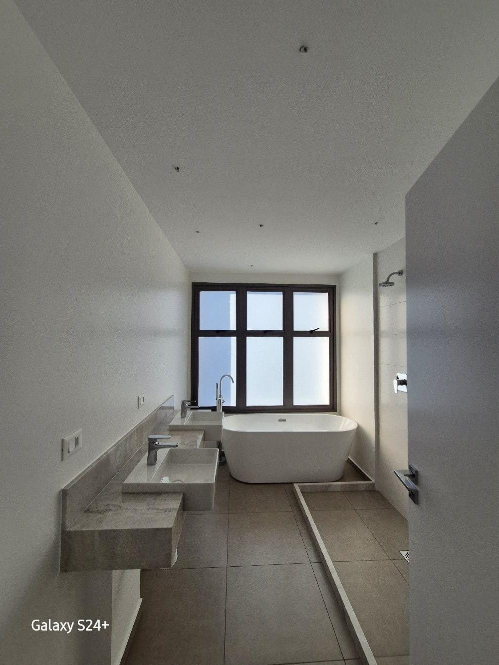 Apartamento à venda, Edifício  Lumini 181m², 3 amplas suítes, 3 vagas, elevador privativo, andar alto- Gleba Palhano, Londrina/PR