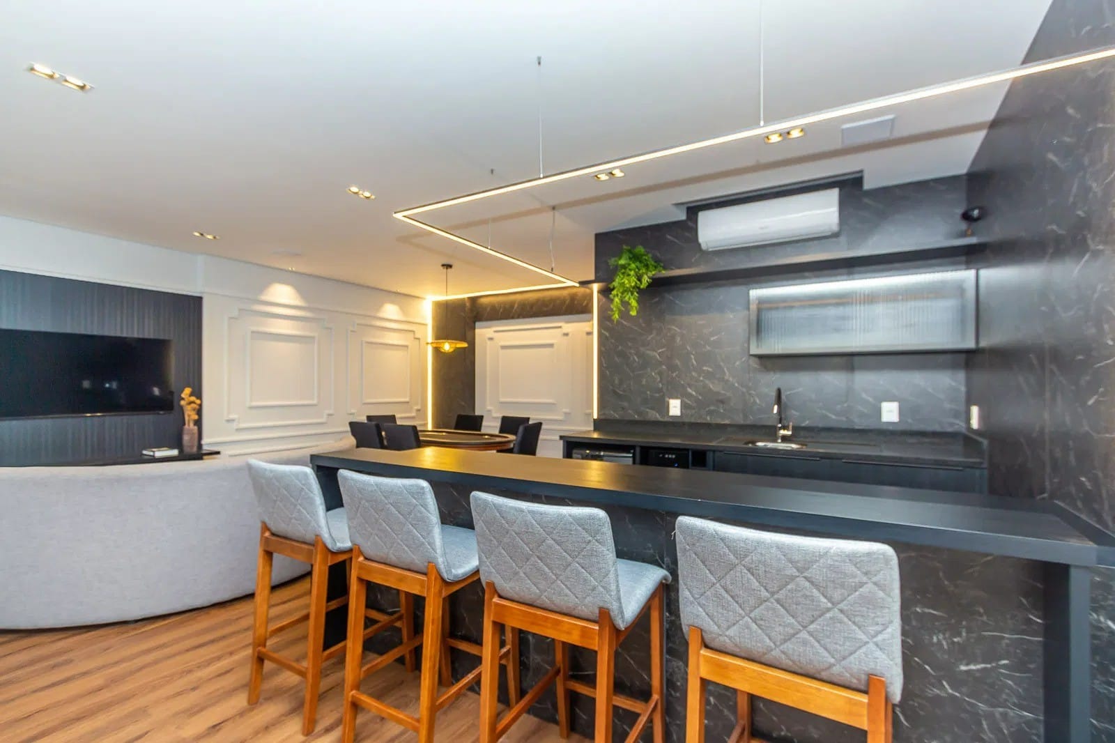 Apartamento à venda, Edifício Costa, 136m²úteis,  4 suítes, 1 Lavabo, 2 vagas, próximo a roda gigante, Pioneiros, Barra norte- Balneário Camboriú