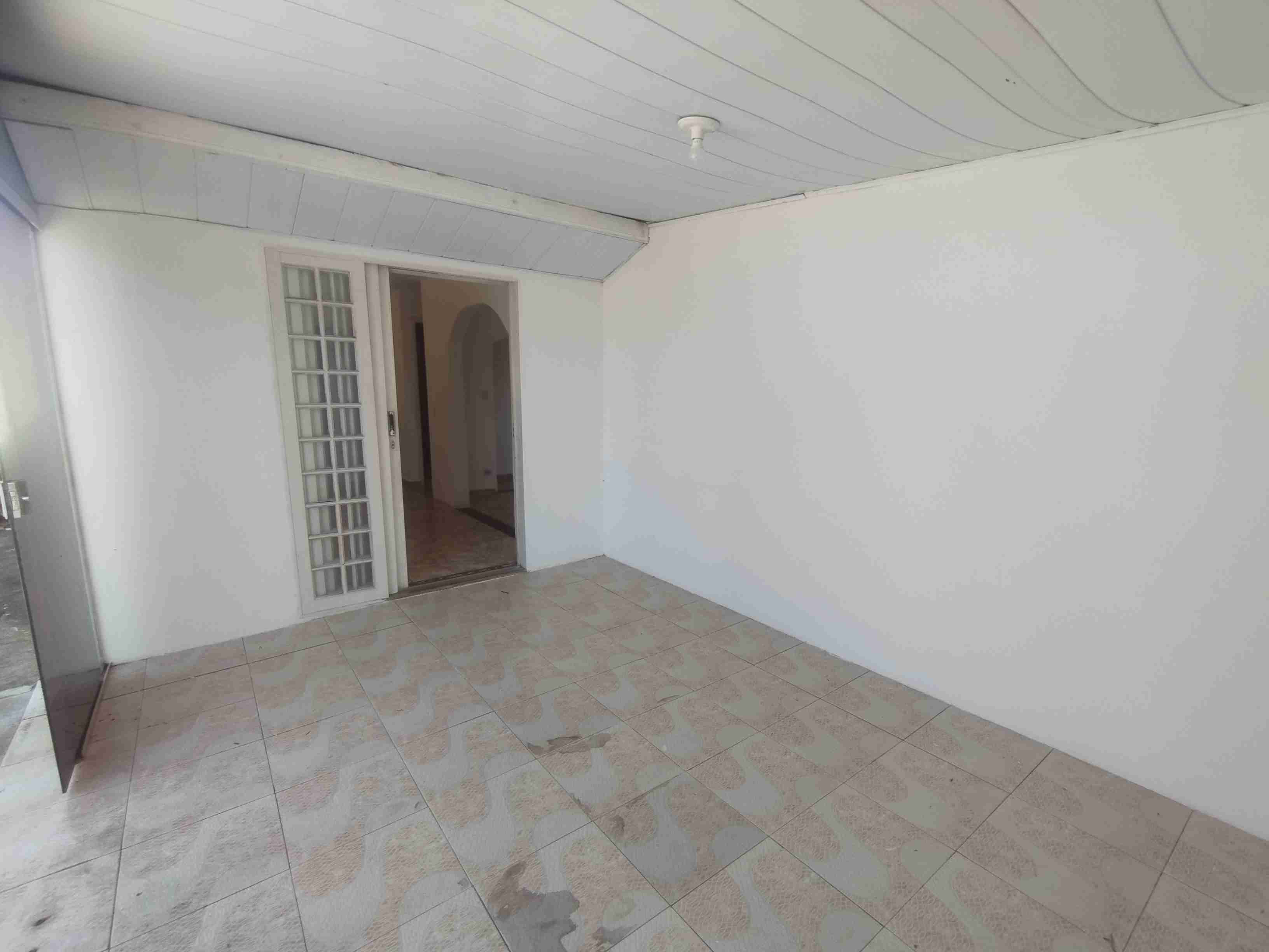 Casa comercial para Locação, 6 salas, localização na  Av. Arthur thomas, 200M² de construção, Jd Bandeirantes - Londirna-PR