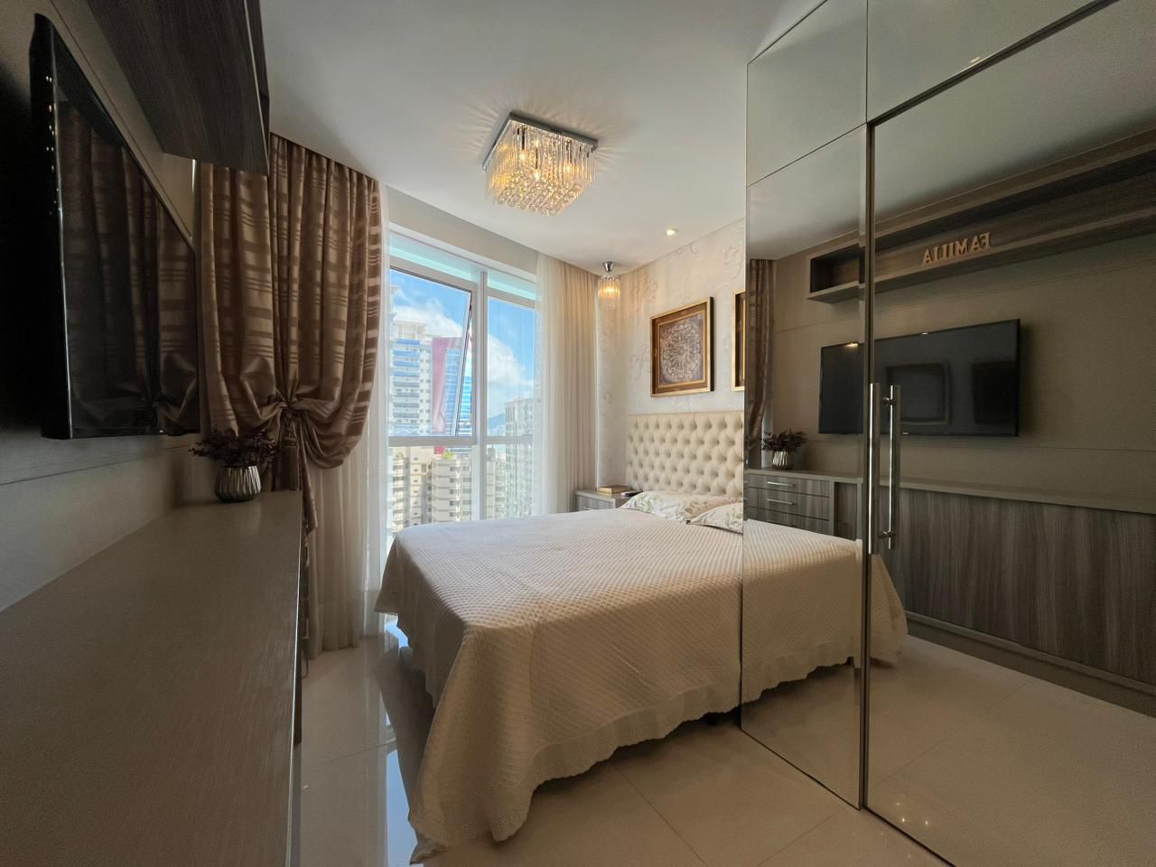 Apartamento com vista mar no Edifício Dubai Tower Residence em Itapema, SC