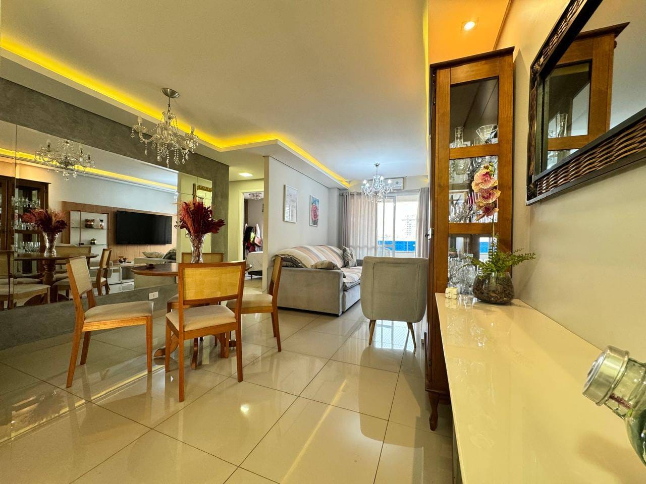 Apartamento à venda, 69m² úteis, Edifício Solario Jardin Residence, 2 quartos, completo em armários  - Centro, Londrina, PR.