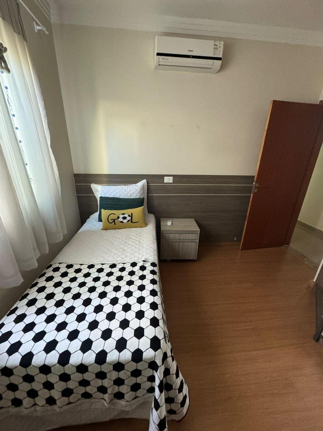 Casa à venda, Condomínio Morada das Flores, 160m² úteis, 3 quartos sendo 1 suíte, todo planejado -  Cambé/PR