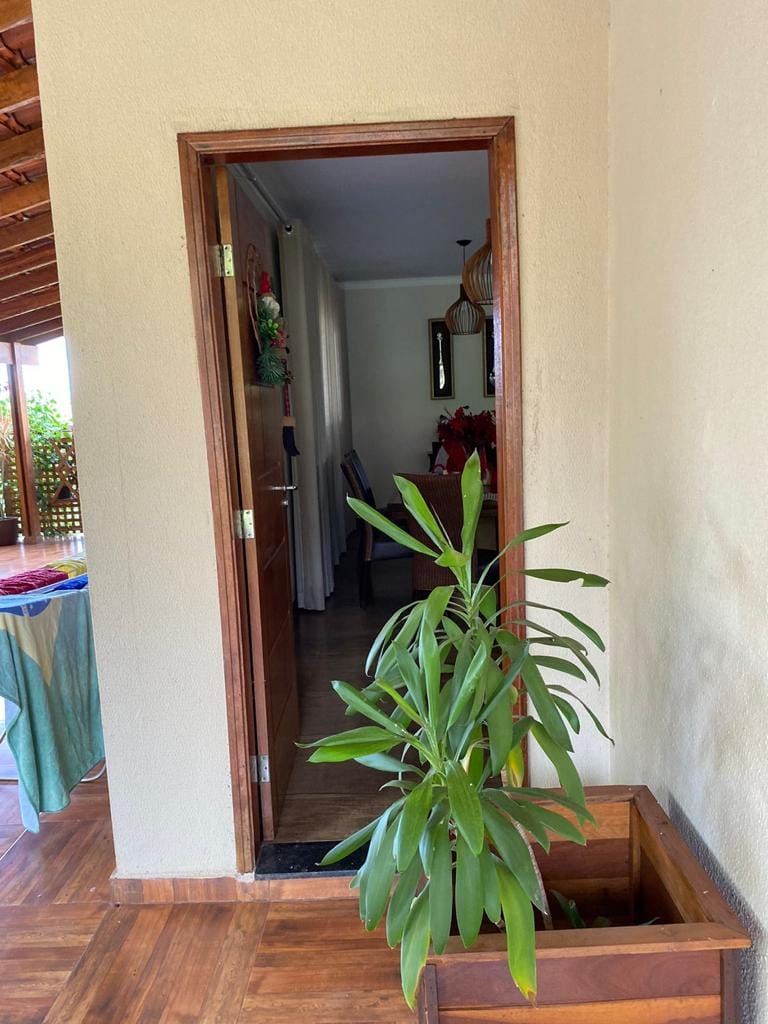 Chácara à Venda, fazenda nata, casa com 250m² de construção, 3 quartos sendo 1 suite -  Londrina, PR