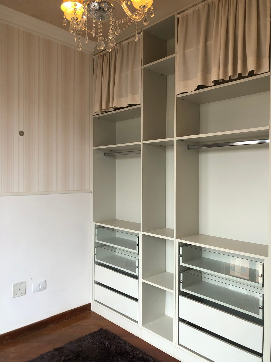 Apartamento à venda, Edifício Saint Simon, 57m² úteis, 1 quarto com suíte e closet, duplex, mobiliado - Centro, Londrina, PR