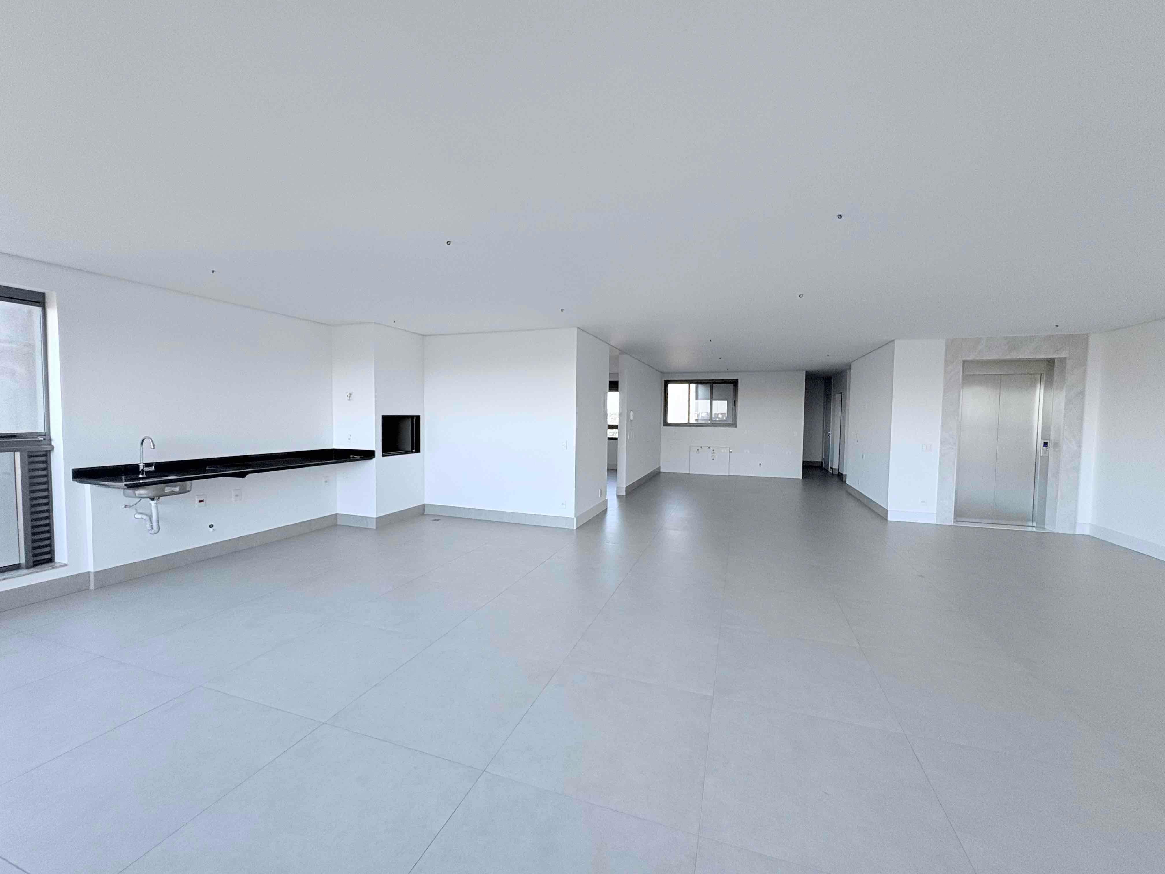 Apartamento novo à Venda, Edifício Lakeside, 232 m² úteis, 3 suítes, 4 vagas, sol da manhã,  elevador privativo, sacada com skinglass- Bela Suiça