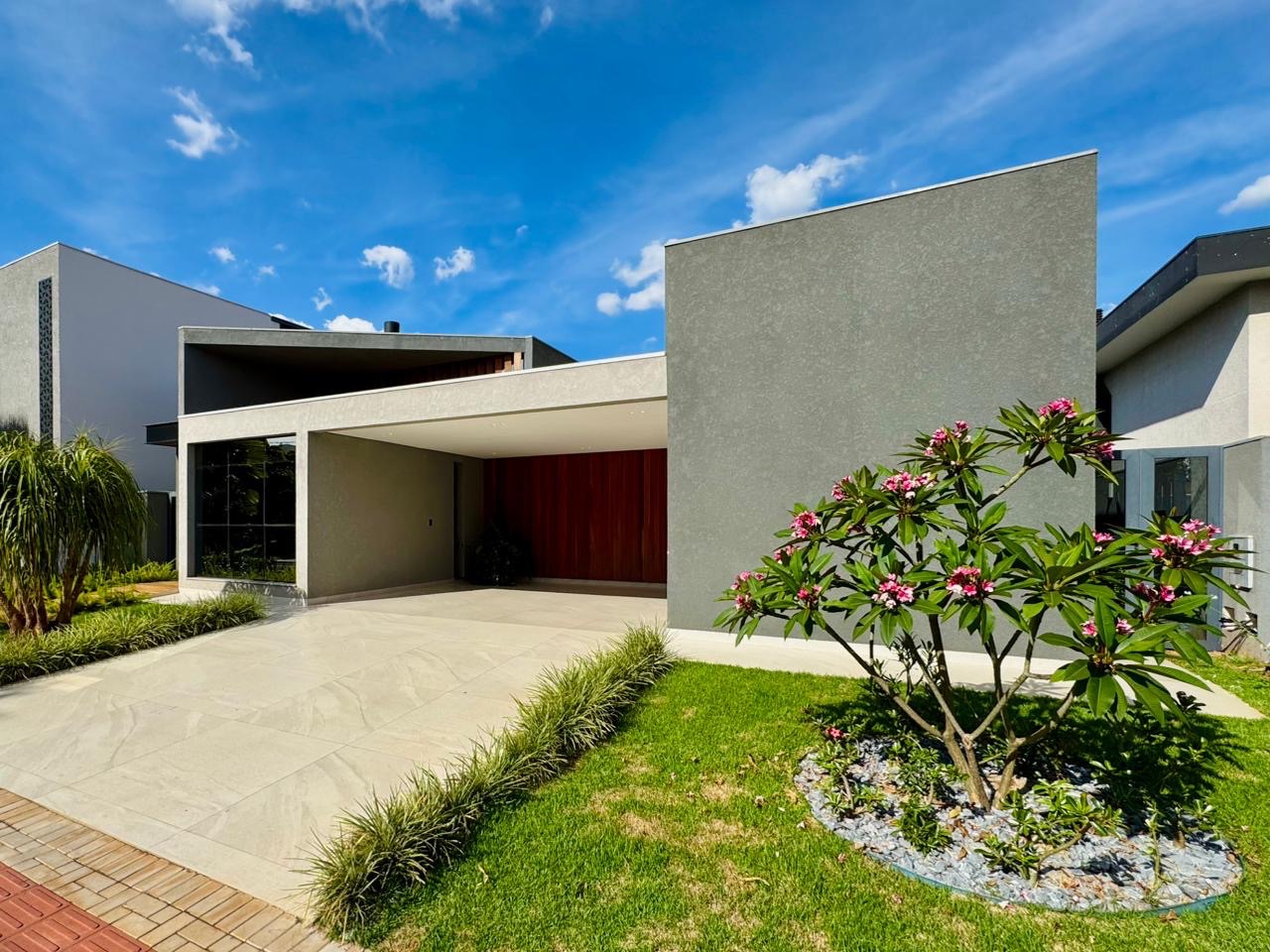 Casa com Porteira fechada no condomínio Sun Lake -  Londrina, PR
