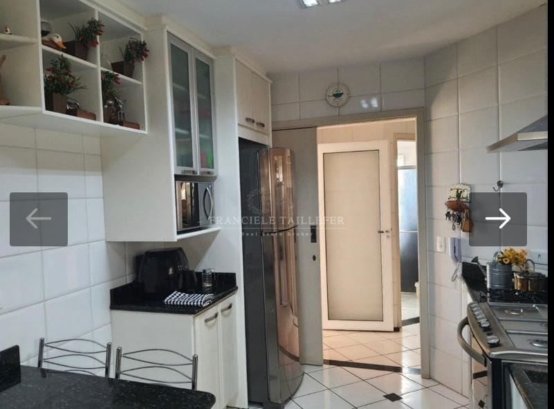 Sobrado a venda, Cond. Village Pinheiro, 246 m² úteis, 3 quartos sendo 1 suite master, 4 vagas- Portal de Versalles II- Londrina Pr