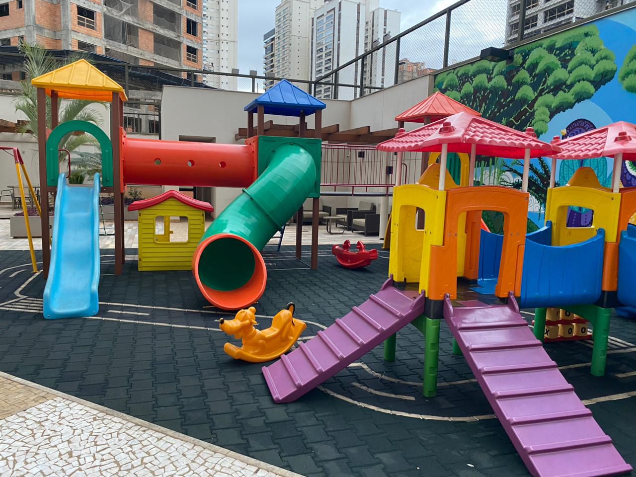 Apartamento à venda, Edifício Landmark, 214m² úteis, 2 suítes,2 Demi suítes, 3 vagas, estuda permuta de menor valor  - Gleba Fazenda Palhano, Lon