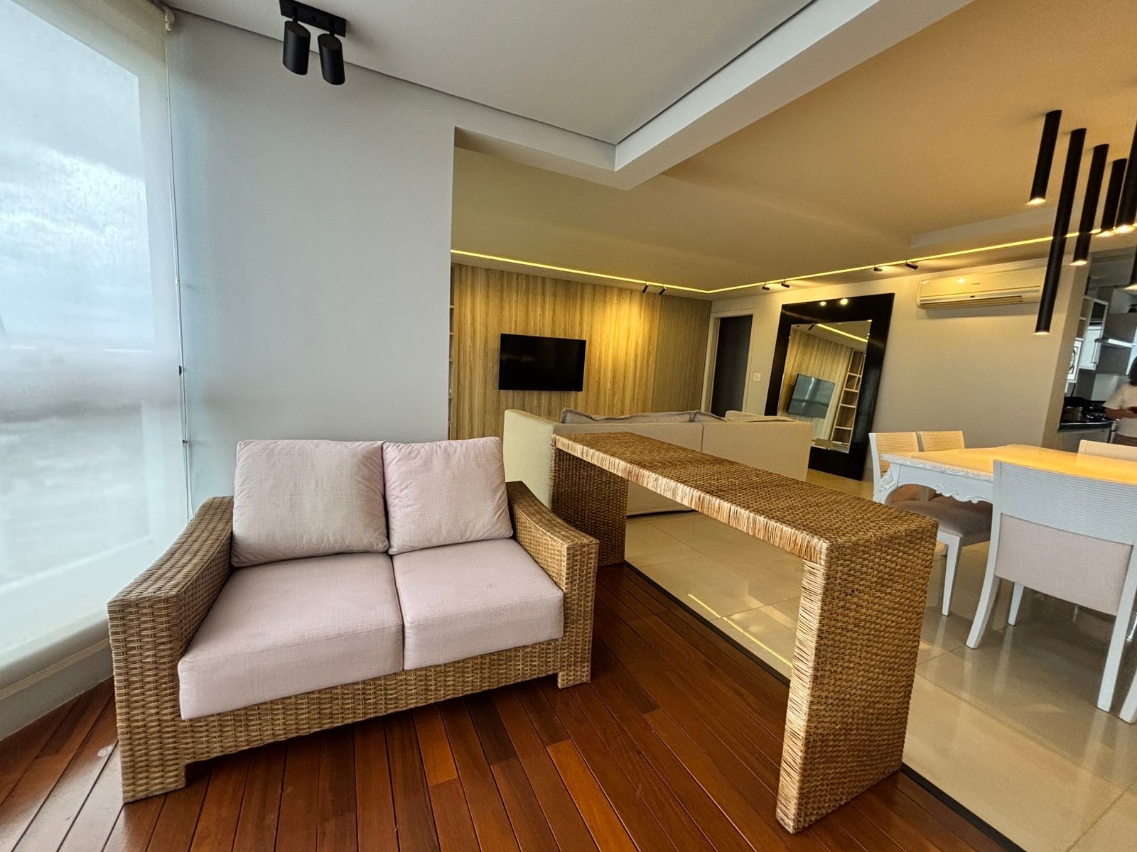 Apartamento à venda, Edifício Pallazo Di Césare , 156m2 úteis, 3 suítes, 3 vagas, andar alto, vista Lago, mobiliado, Bela Suiça, Londrina, PR