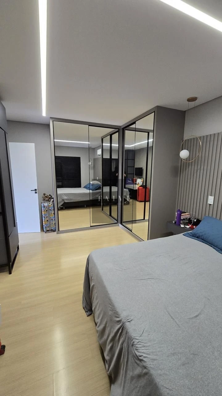 Sobrado à venda, 4 quartos sendo 3 suites, 250 m², Royal Maison, Londrina, PR