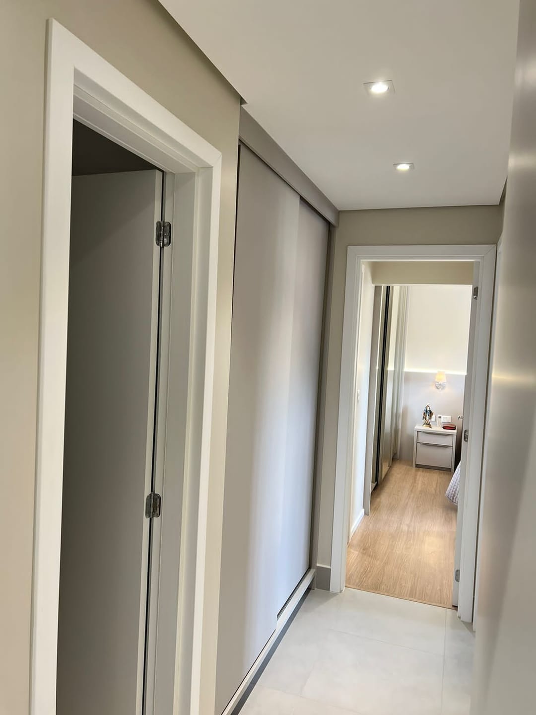Apartamento à venda, Edifício  Vista Parque Lago, 71m² úteis, 2 quartos (sendo 1 suíte) 2 vagas, andar alto, sol da manhã - Jardim Presidente, Lo