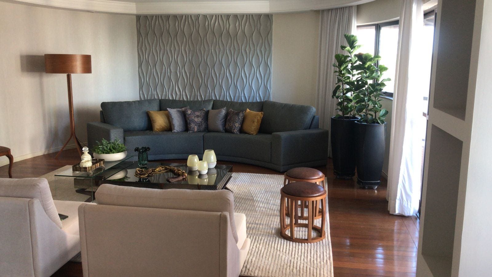 Apartamento à venda, Edifício London Lake, 263m² úteis, 2 suítes, ampla varanda com churrasqueira, 3 vagas - Caiçaras, Londrina, PR