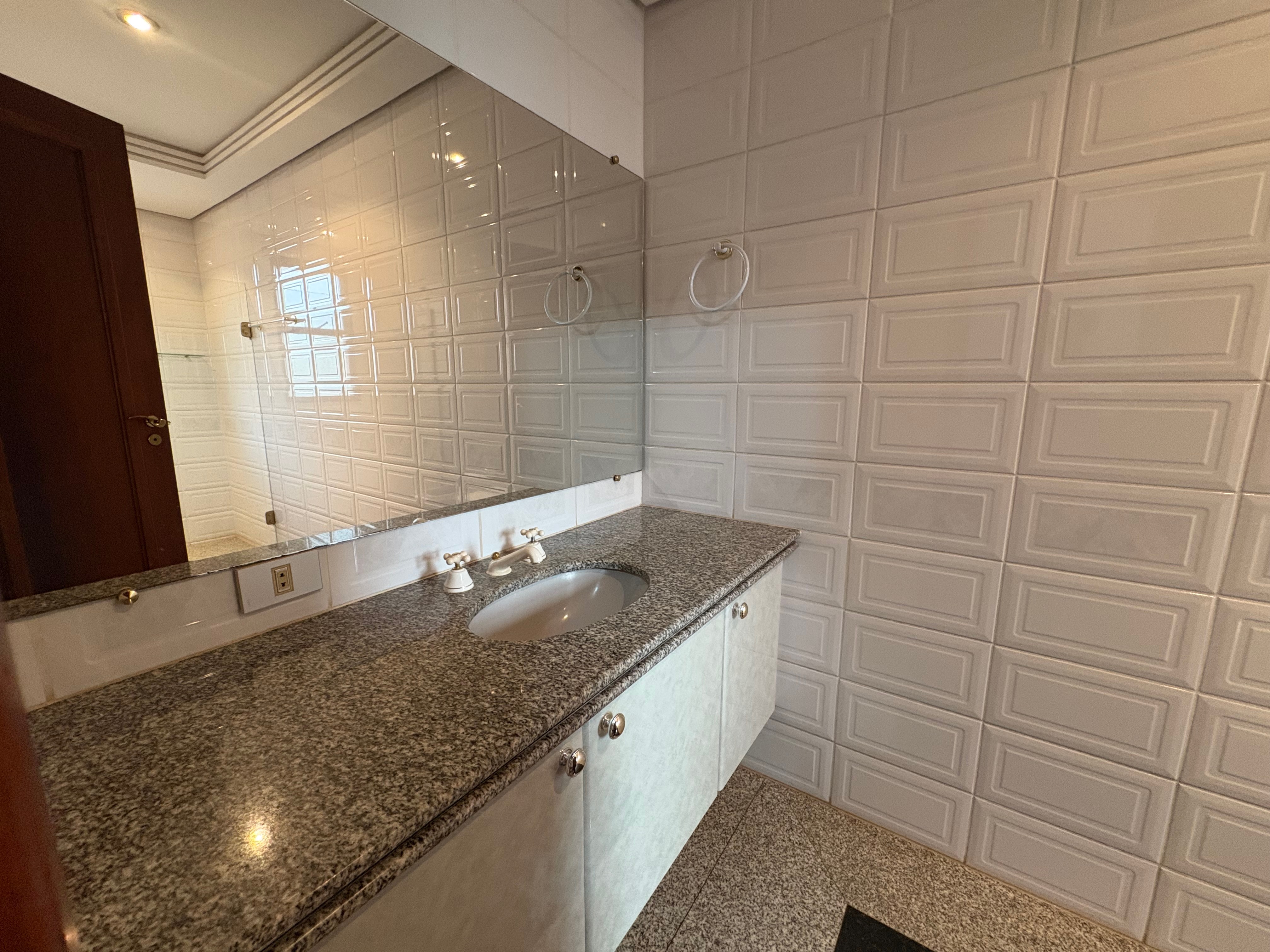 Apartamento à venda, Edifício Palais Lac Dor, 3 suítes, 5 vagas  - Londrina, PR