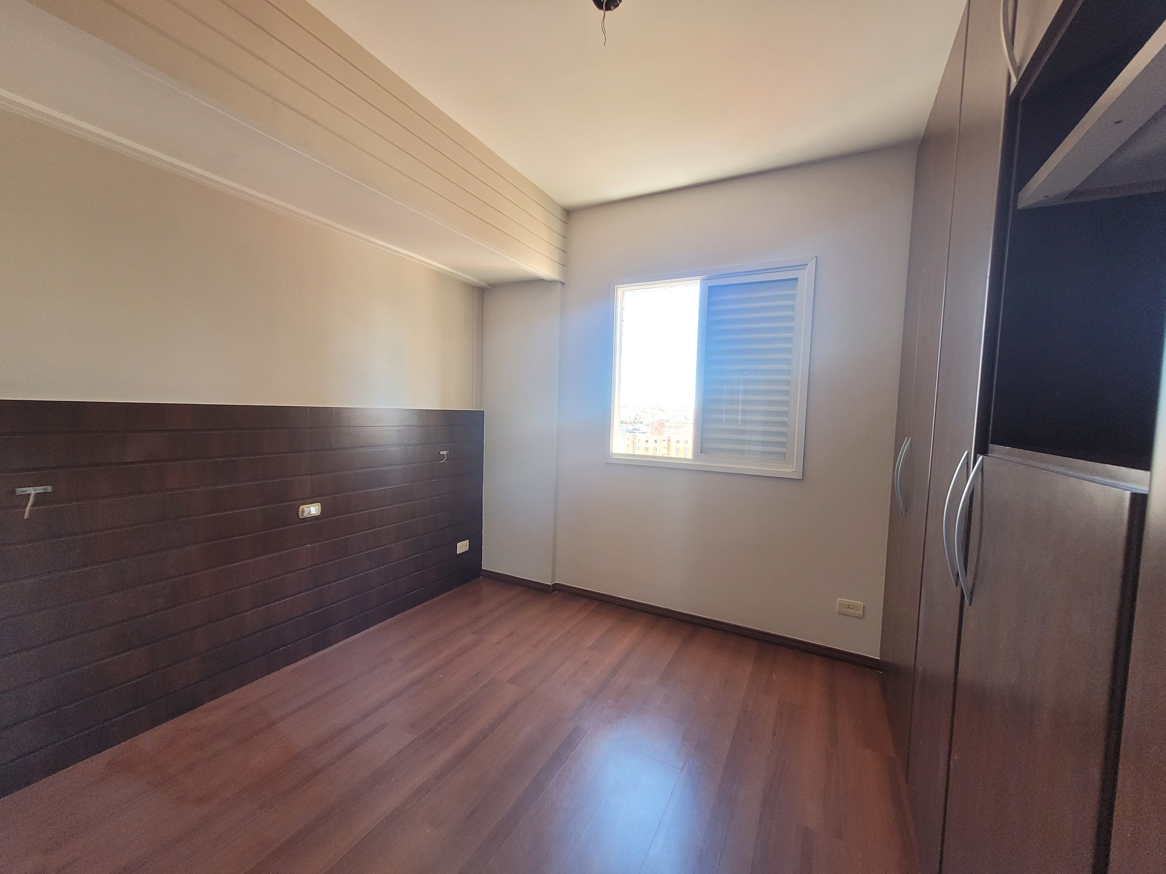 Apartamento  à Venda no edifício  Portal do lago,3 quartos/ 1 suite, andar alto, sol da manha,2 vagas de garagem,Gleba Fazenda Palhano, Londrina,