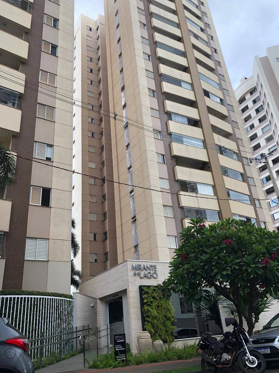 Apartamento à venda, Edifício Mirante do Lago, 76m² úteis, 3 quartos sendo 1 suíte, sacada com churrasqueira - Gleba Fazenda Palhano, Londrina, P