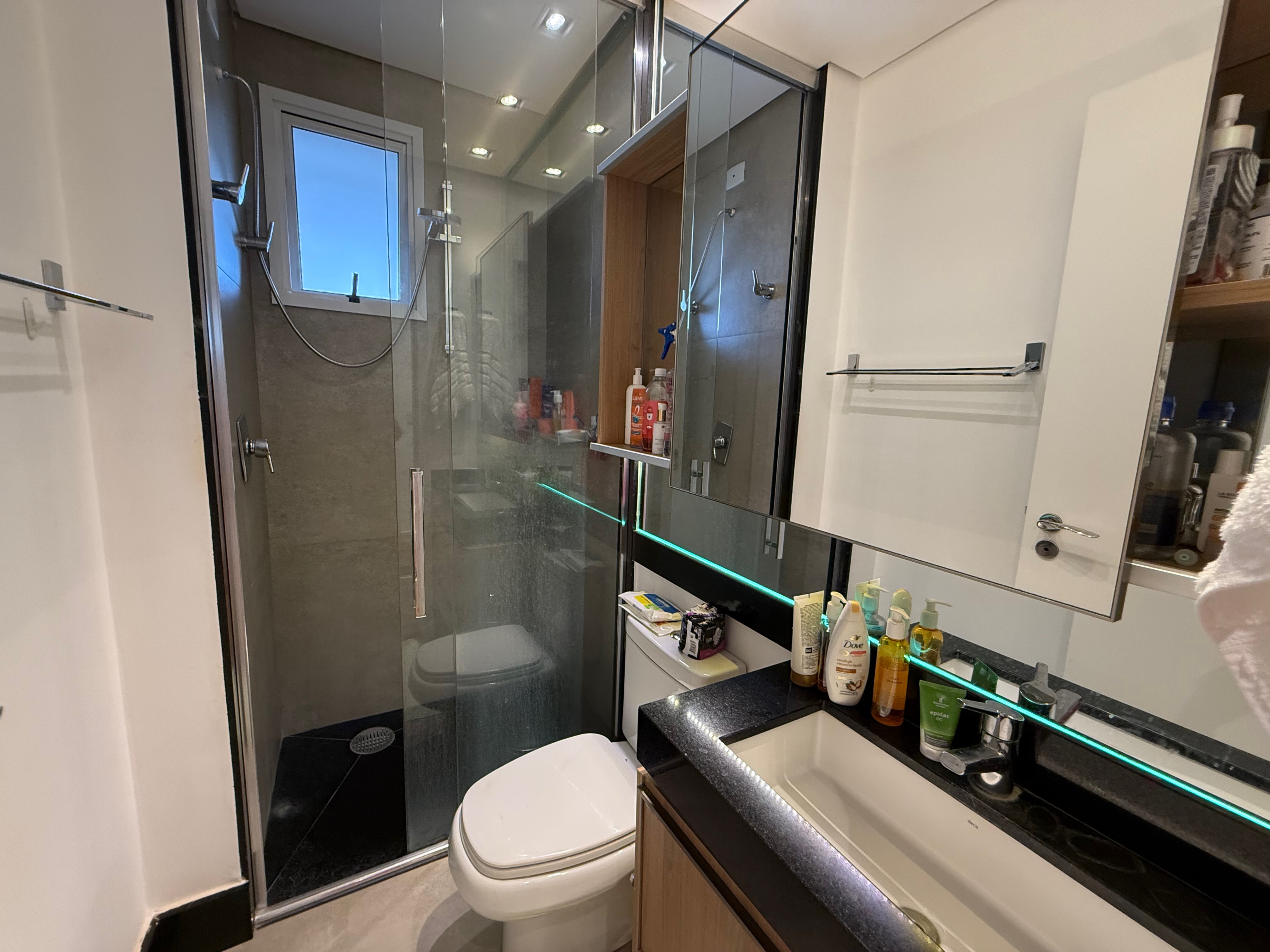 Apartamento à Venda,Porteira fechada, 245m² Privativo aceita permuta, Contém 4 suítes,3 vagas Garagem Gleba Palhano, Londrina, PR