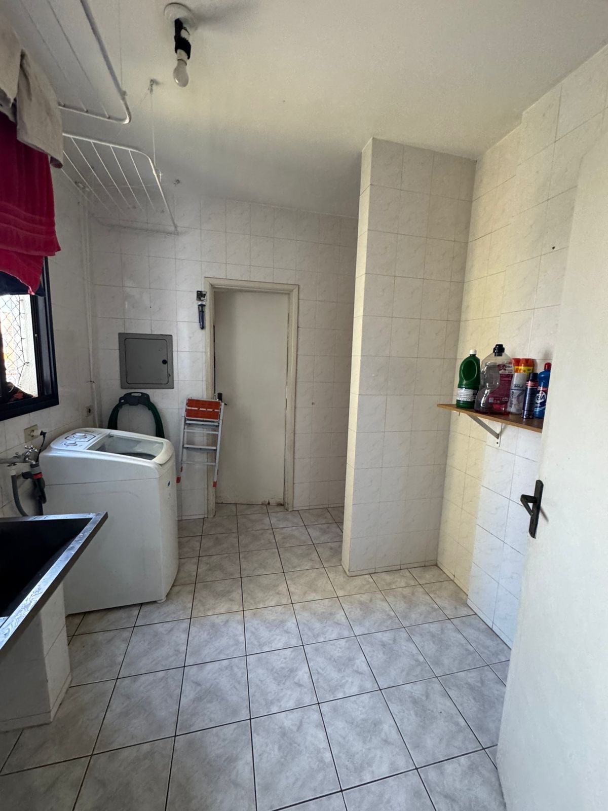 Apartamento à venda, Edifício Bavaria, 3 quartos sendo 1 suíte, 2 vagas, andar alto -Centro Londrina, PR
