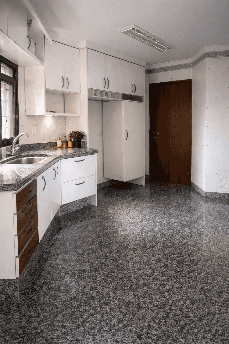 Aluga-se apartamento de 4 quartos na Gleba Fazenda Palhano com planejados, Londrina, PR