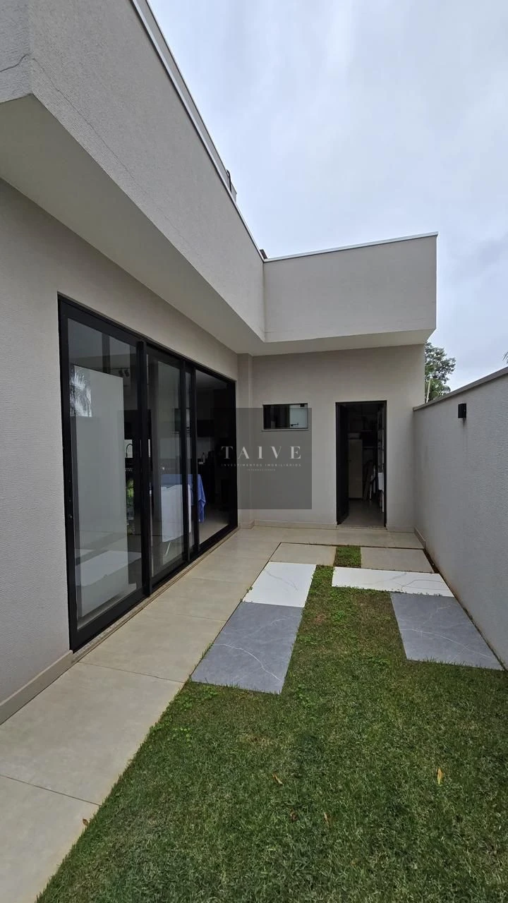 Sobrado à venda, 4 quartos sendo 3 suites, 250 m², Royal Maison, Londrina, PR