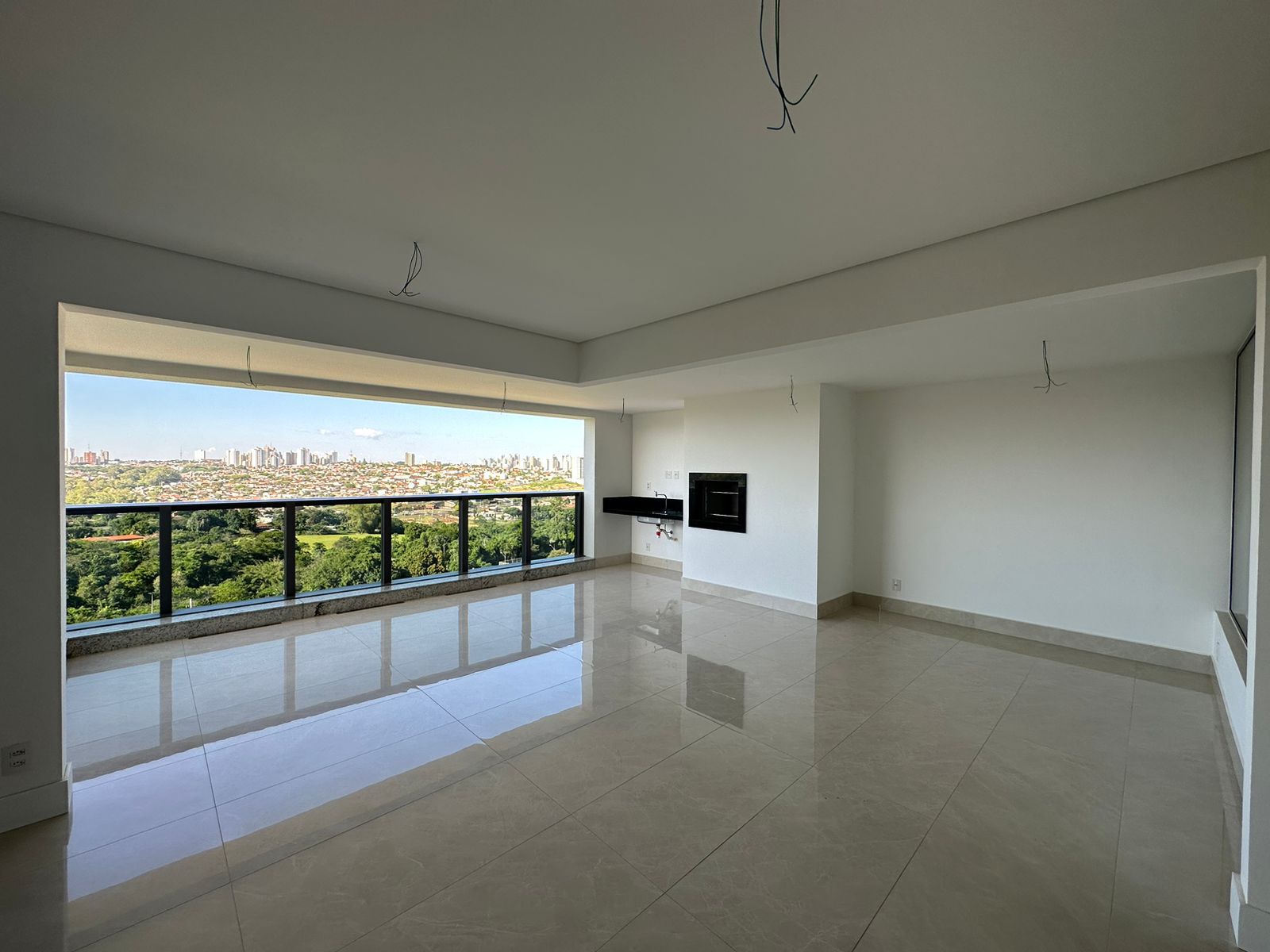 Apartamento à venda, Edifício Grand Palais,  216m² úteis, 3 suítes, sacada c/ skinglas, elevador privativo, 3 vagas , andar alto -Gleba Palhano- 