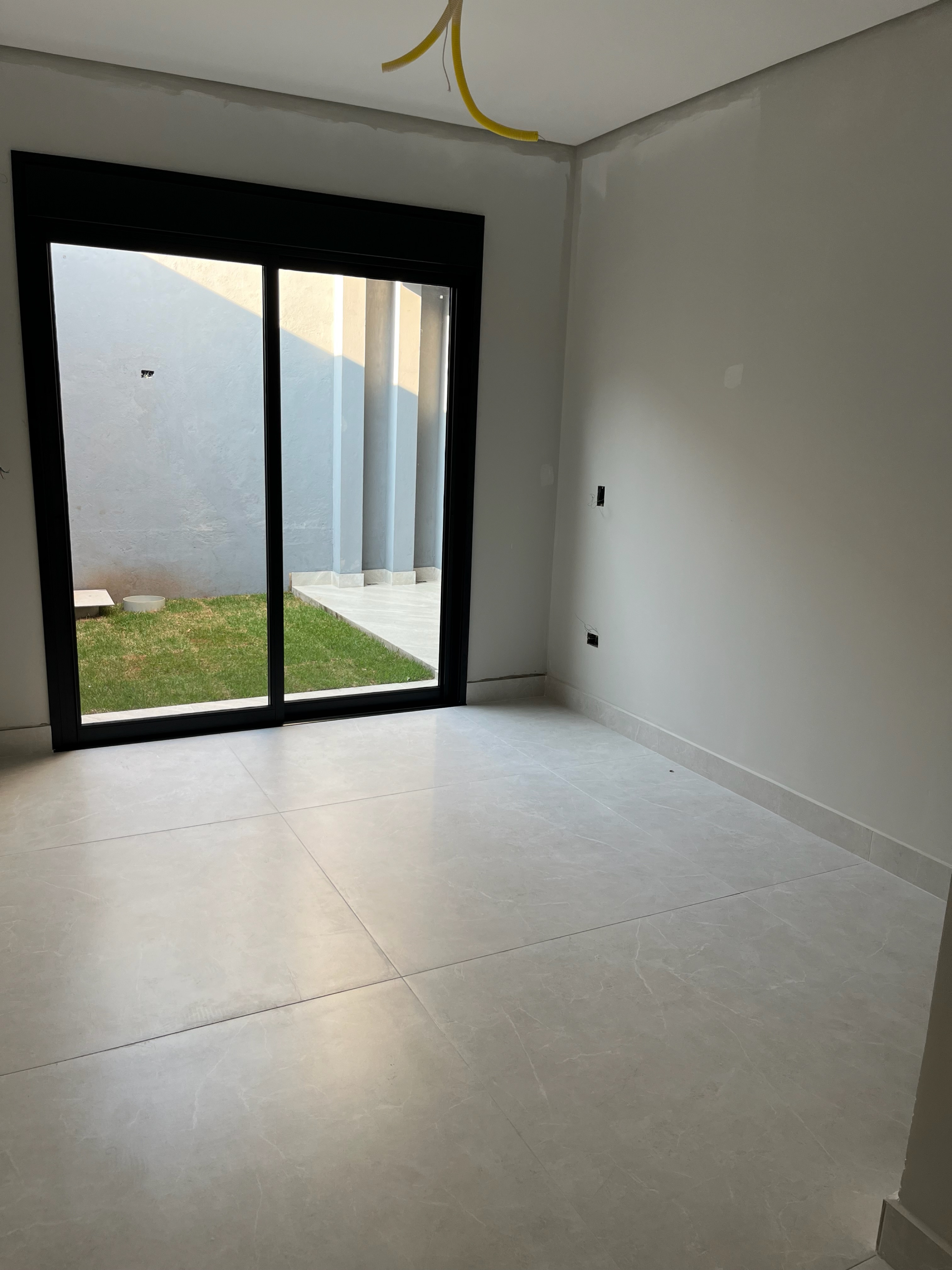 Casa  alto padrão,  à Venda, 140m², 3 dormitórios, 1 suíte próximo ao Aeroporto - Dom Pedro, Londrina, PR