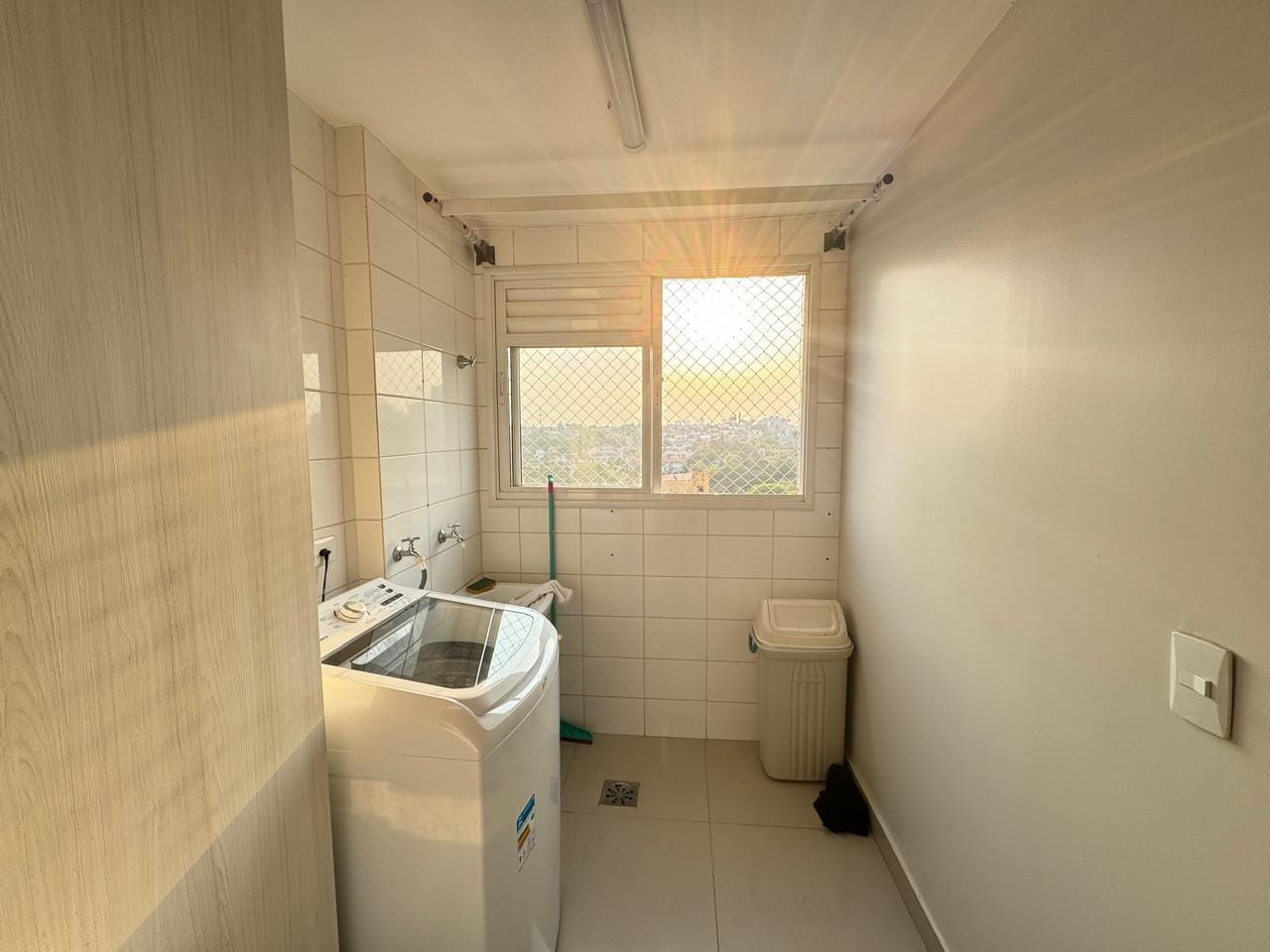 Apartamento à venda, 69m² úteis, Edifício Solario Jardin Residence, 2 quartos, completo em armários  - Centro, Londrina, PR.