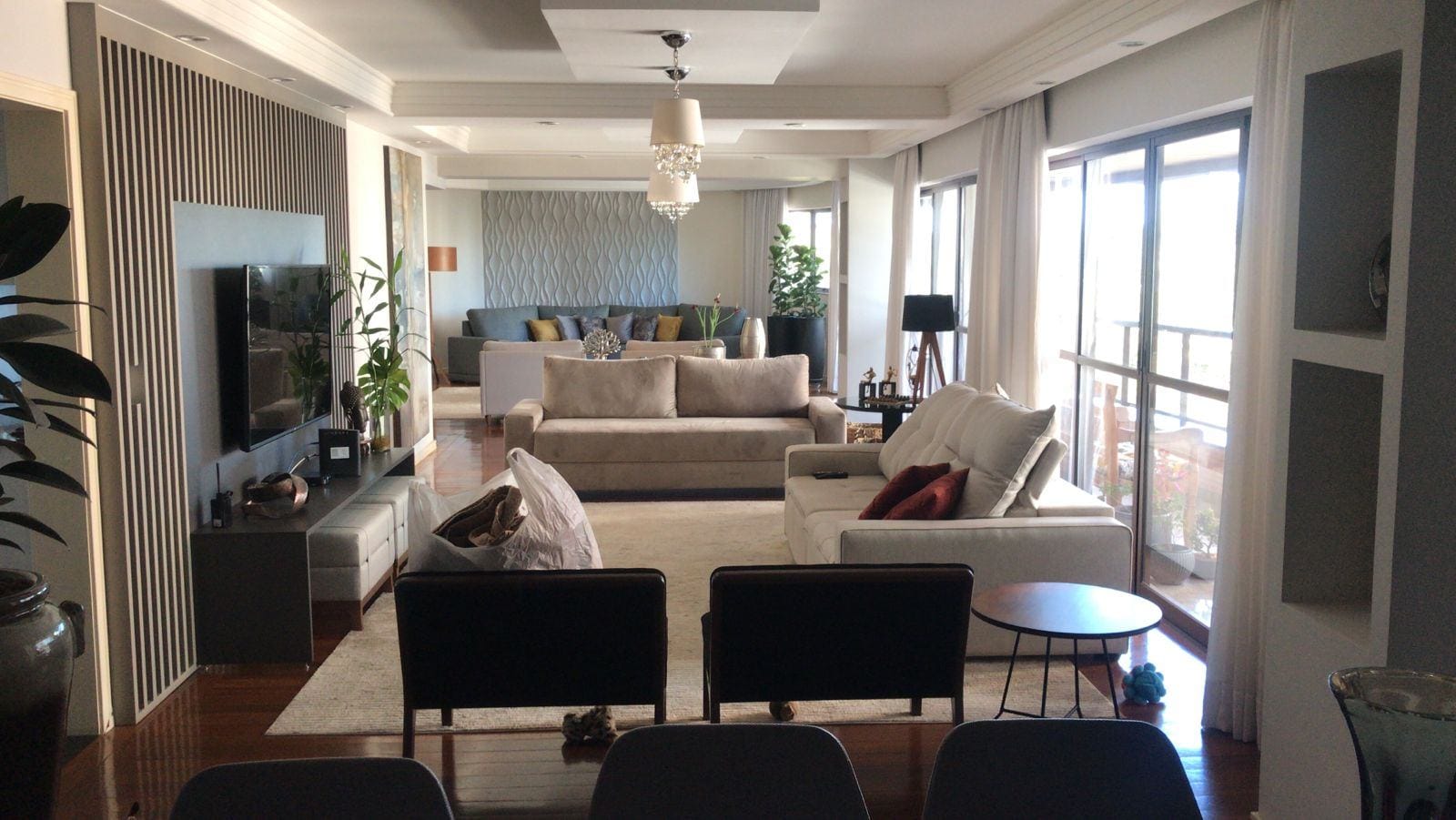 Apartamento à venda, Edifício London Lake, 263m² úteis, 2 suítes, ampla varanda com churrasqueira, 3 vagas - Caiçaras, Londrina, PR