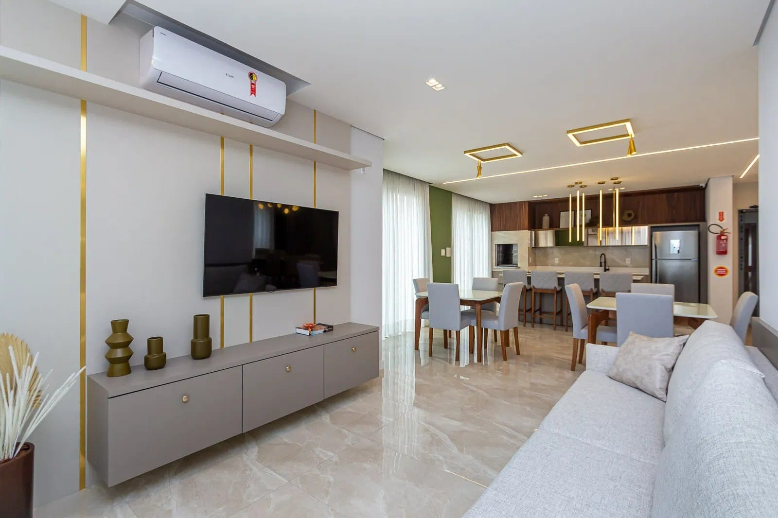 Apartamento à venda, Edifício Costa, 136m²úteis,  4 suítes, 1 Lavabo, 2 vagas, próximo a roda gigante, Pioneiros, Barra norte- Balneário Camboriú