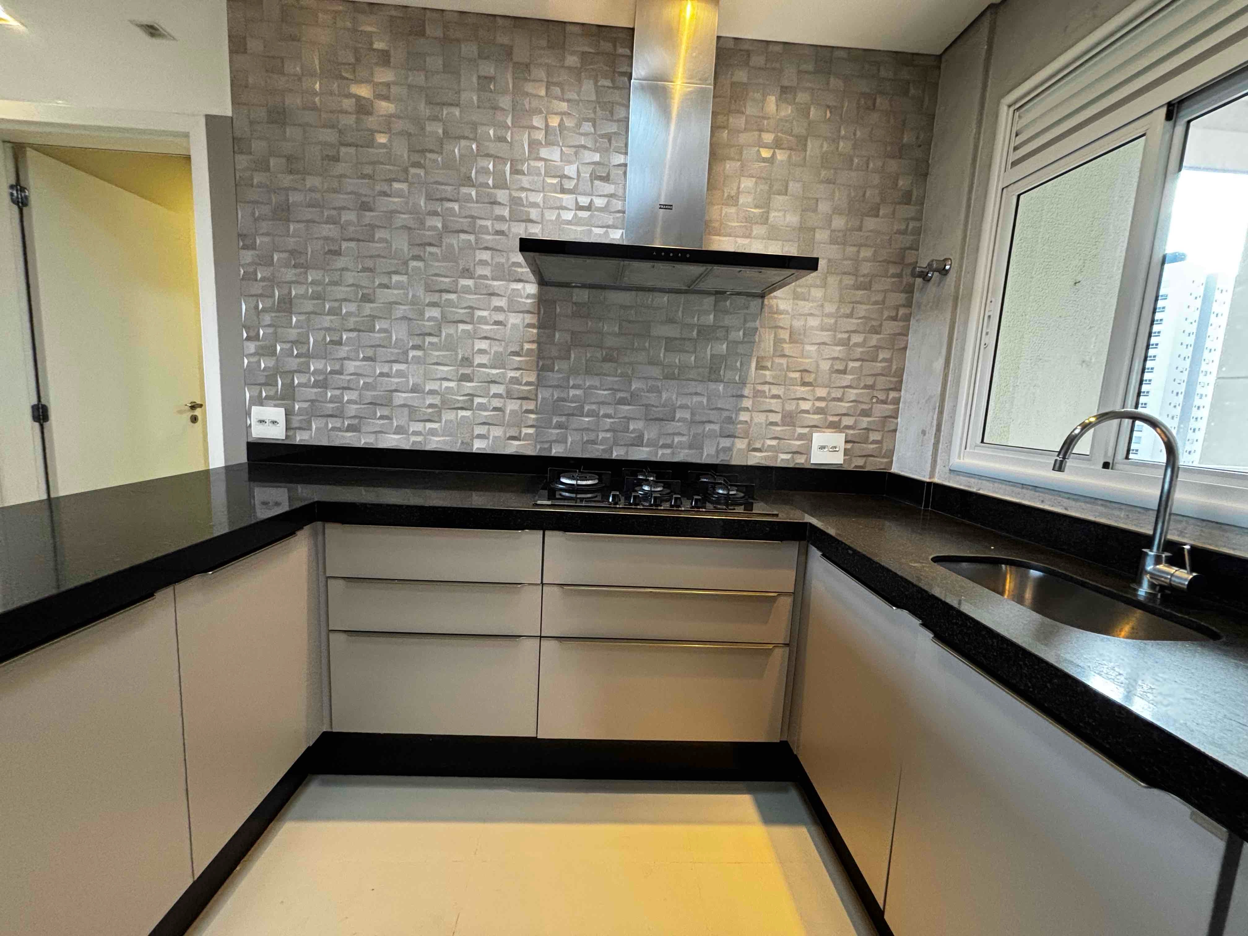 Apartamento  à Venda, Edifício Kensington, 108m² úteis, 3 quartos sendo 1 suíte, planejado, andar alto -  Santa Rosa, Londrina, PR