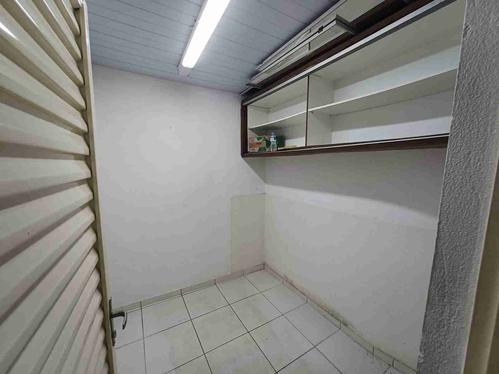 Barracão para locação, 800m² úteis, fachada em vidro, excelente localização Av Higienópolis , 8 vagas-  Jardim Higienópolis, Londrina, PR