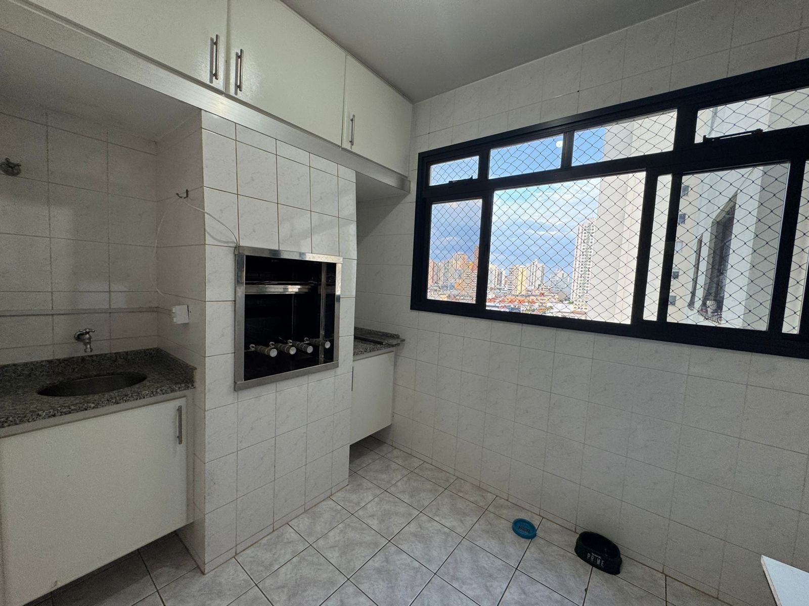 Apartamento à venda, Edifício Bavaria, 3 quartos sendo 1 suíte, 2 vagas, andar alto -Centro Londrina, PR