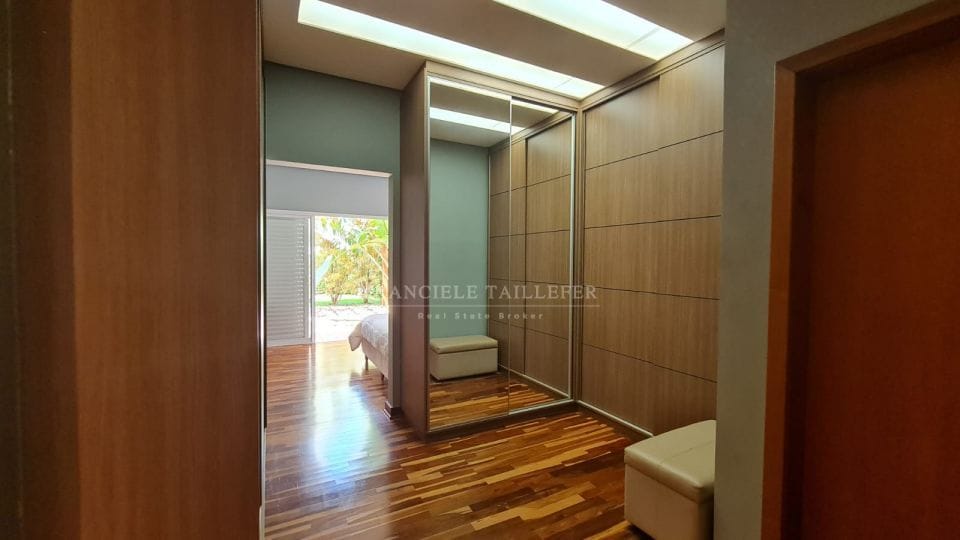 Casa térrea 295m²úteis/4 quartos (sendo 3 suítes) com piscina -Condomínio Acácia Imperial - Londrina Pr