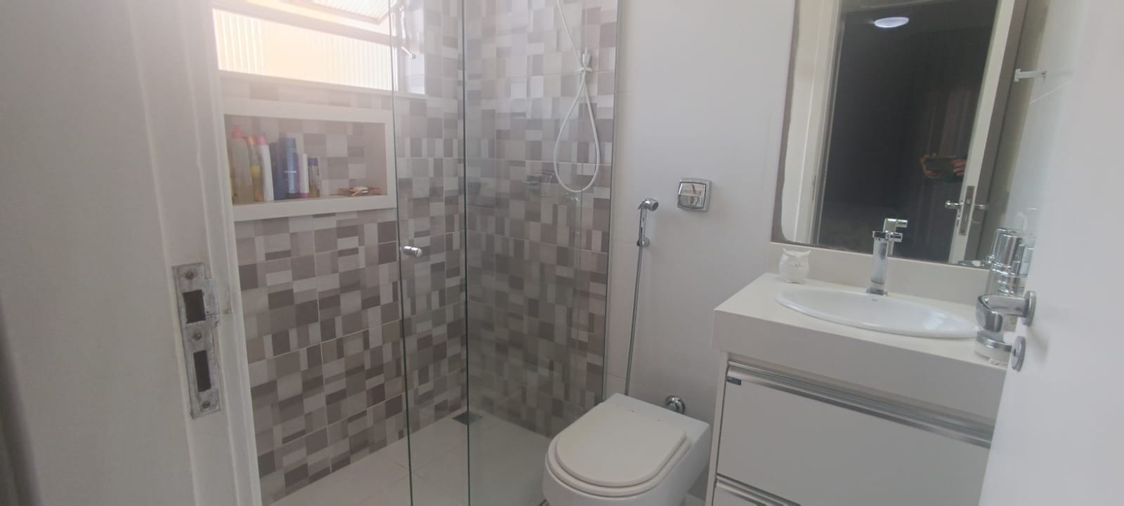 Apartamento  à venda,  Edifício Mona Lisa no calçadão central,177m² uteis, 4 quartos  sendo 2 suítes, recém reformado, andar alto, Centro, Londri