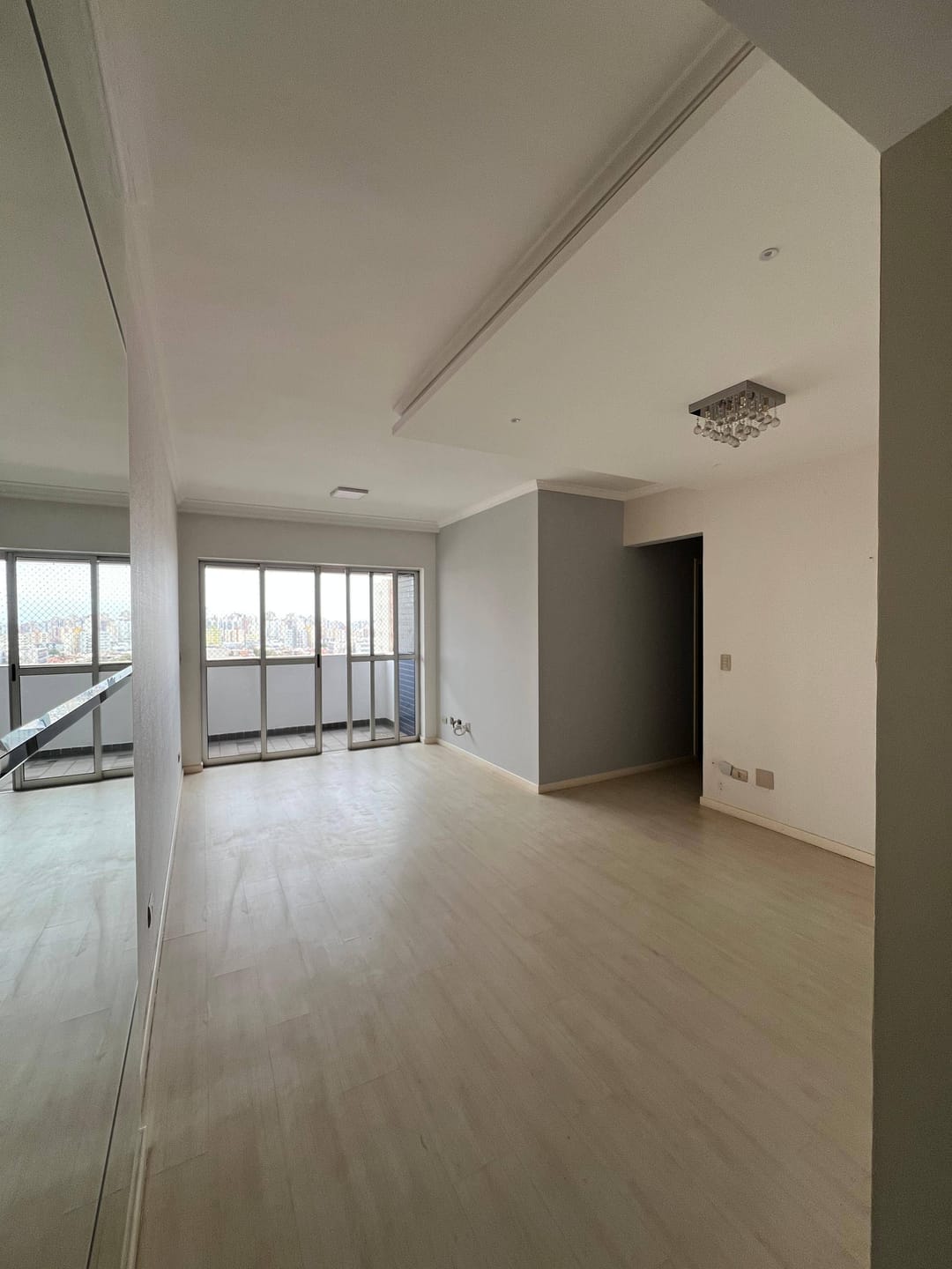 Apartamento à venda, Edifício Porto Belo, 83m² úteis, 3 quartos (1 suíte), sol da manhã, andar alto - San Remo, Londrina, PR