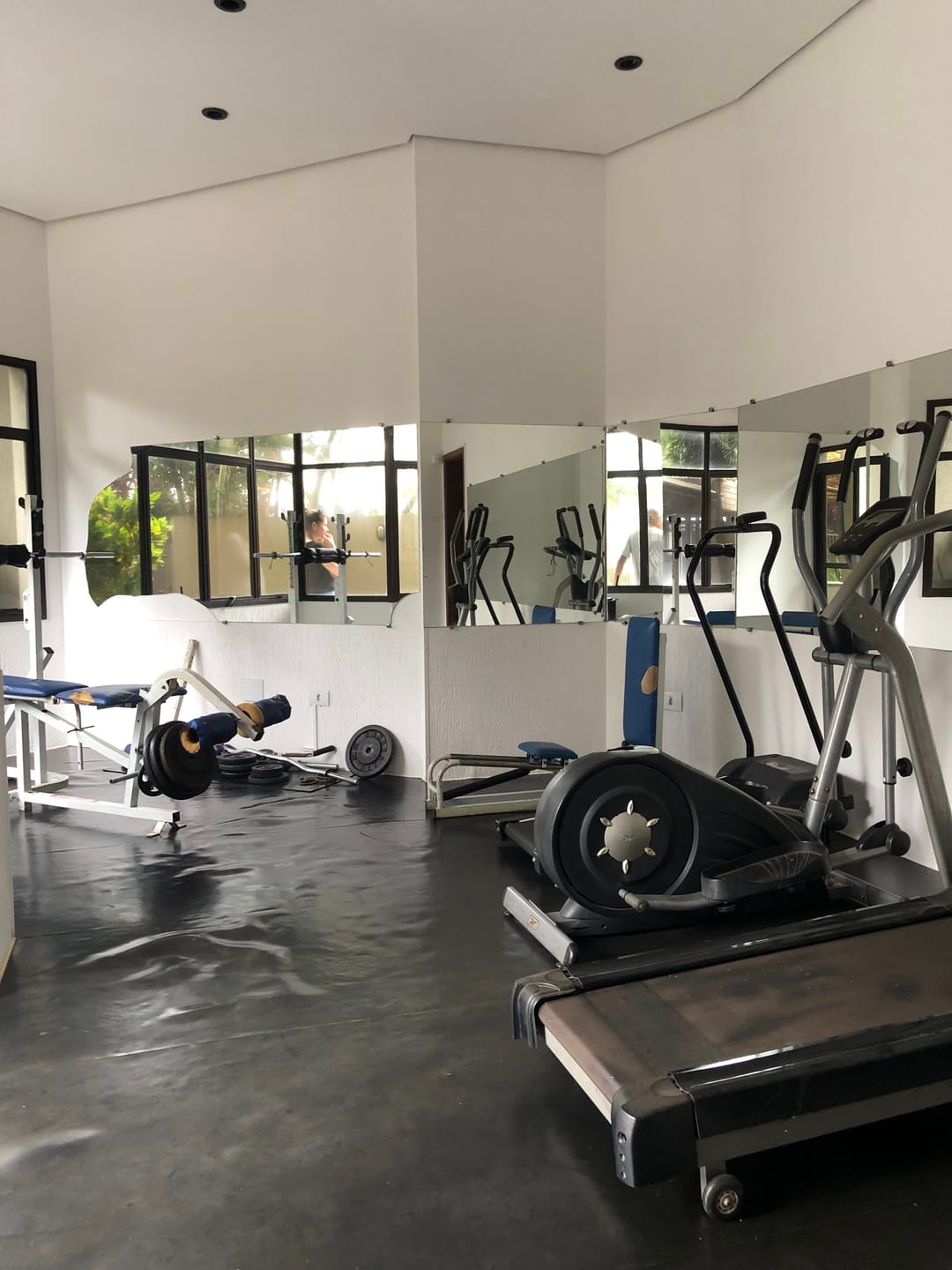 Apartamento à venda, Edifício Saint Simon, 57m² úteis, 1 quarto com suíte e closet, duplex, mobiliado - Centro, Londrina, PR