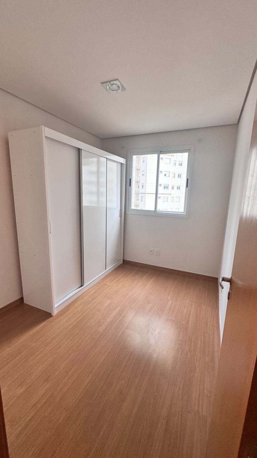 Apartamento para venda, Edifício Liberty Towers,  77m² úteis, 2 quartos sendo 1 suíte, andar alto, com planejados -  Santa Rosa, Londrina, PR