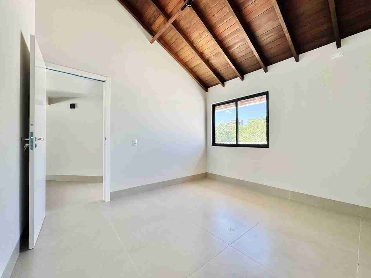 Casa à venda, alto padão, 3 pavimentos, aréa útil de 465M², 6 quartos (sendo 2 suítes e um suíte master) ,Mediterrâneo, Londrina, PR