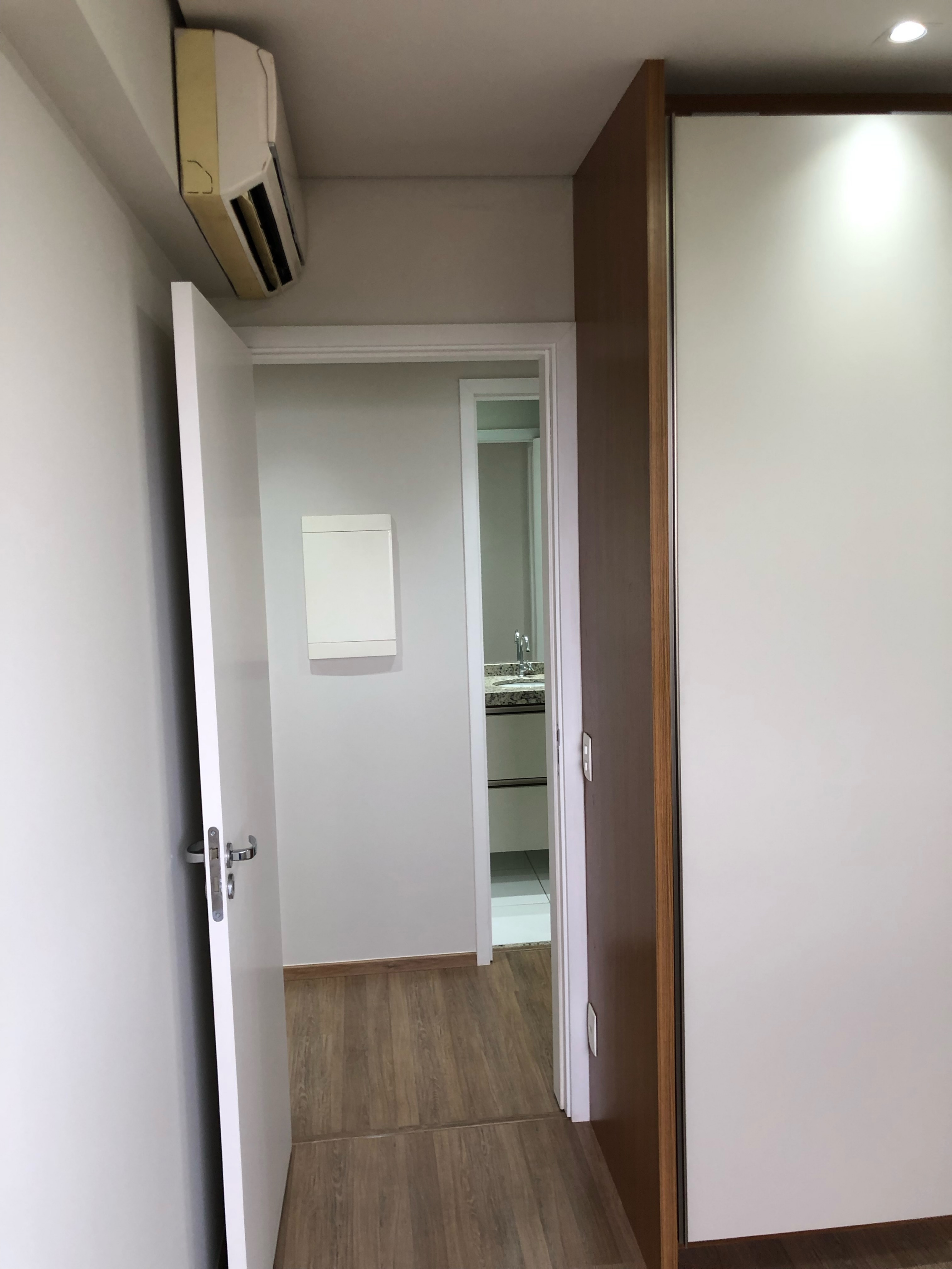 Vende-se apartamento no Cosmopolitan Residence -  Gleba Palhano, Londrina, PR