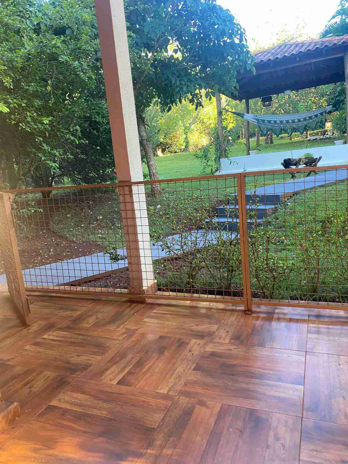 Chácara à venda, 6 mil m², casa com 250m² úteis, 3 quartos sendo 1 suíte, poço artesiano, baia de cavalos, 8km de Londrina- Limoeiro Fazenda Nata