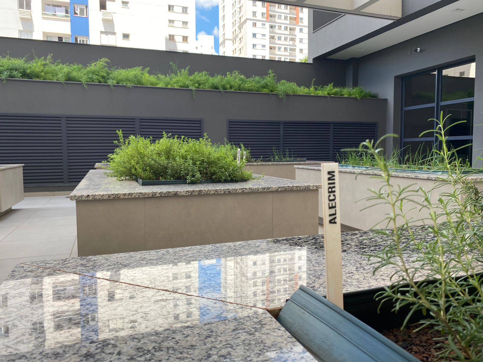 Apartamento novo à Venda, Edifício Mind, 02 quartos sendo 1 suíte, 02 vagas, andar alto, sacada fechada no skinglass- Terra Bonita, Londrina PR